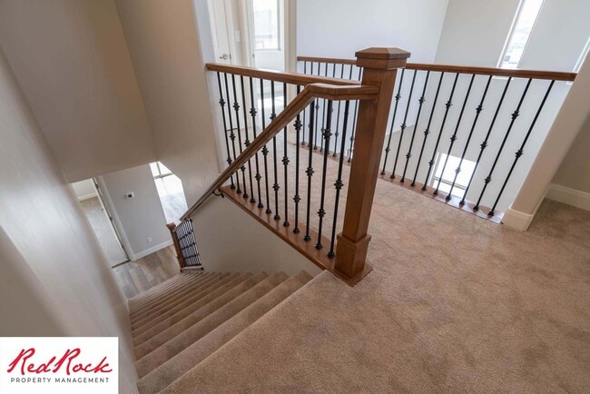 Building Photo - Beautiful Townhome in Hurricane Heights!
