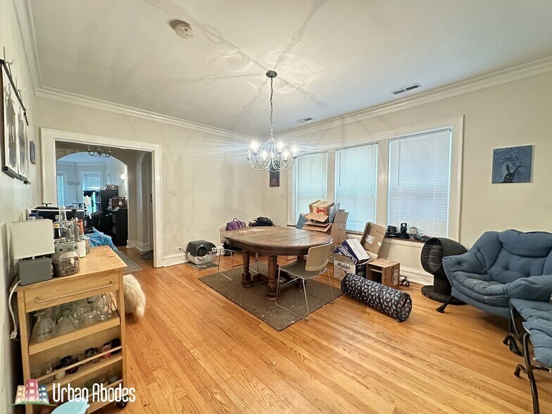 Building Photo - 2619 W Greenleaf Ave