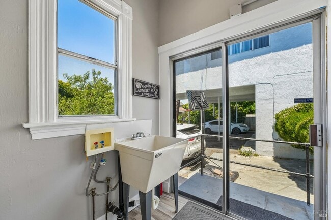 Building Photo - 517 Branciforte St