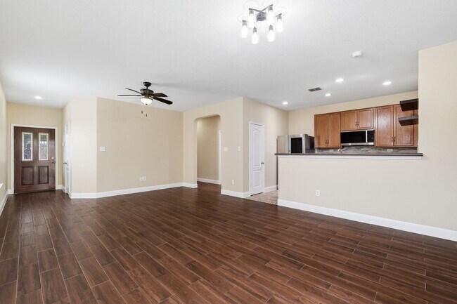 Building Photo - Updated Home with Office and Open Layout