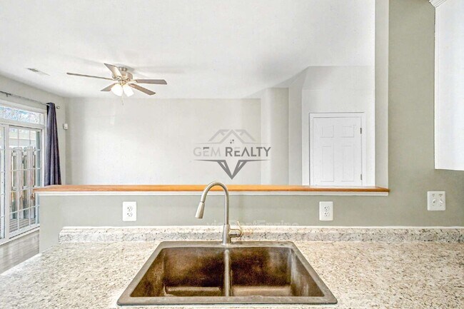 Building Photo - 5218 Drakes Ct