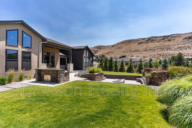 Building Photo - 4001 Whispering Pine Loop