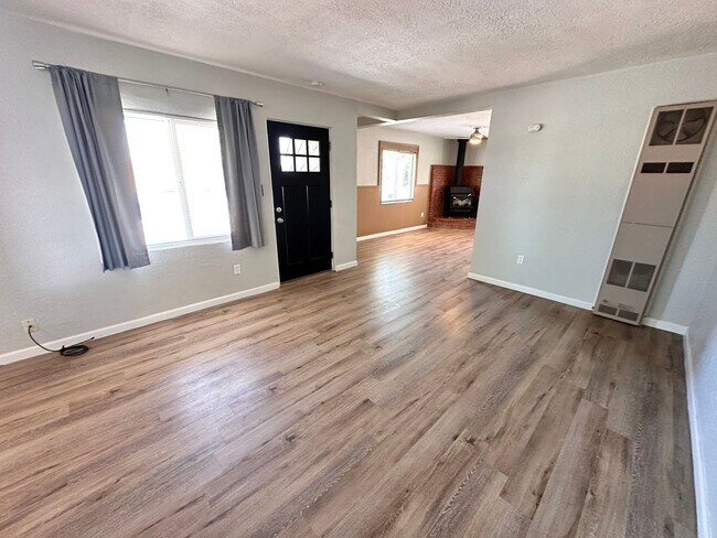 Building Photo - 2120 La Veta Dr