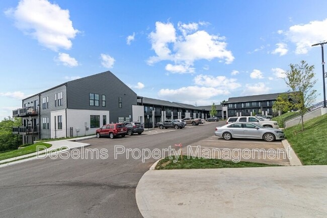 Building Photo - 600 E Trinity Ln