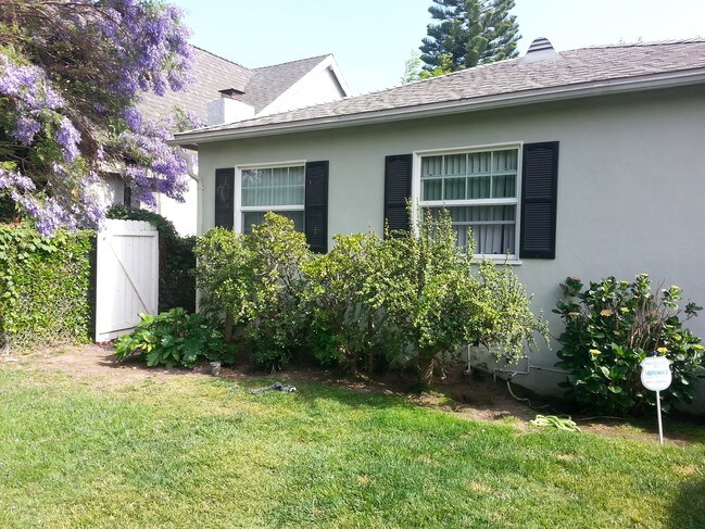 Building Photo - 10828 Morrison St