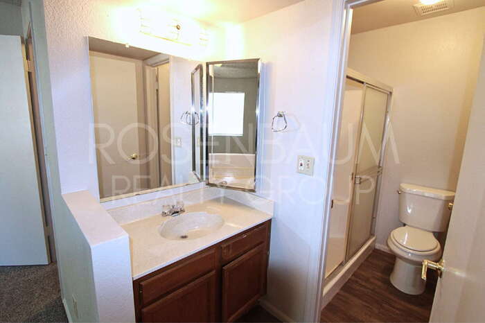 Building Photo - 623 W Guadalupe Rd