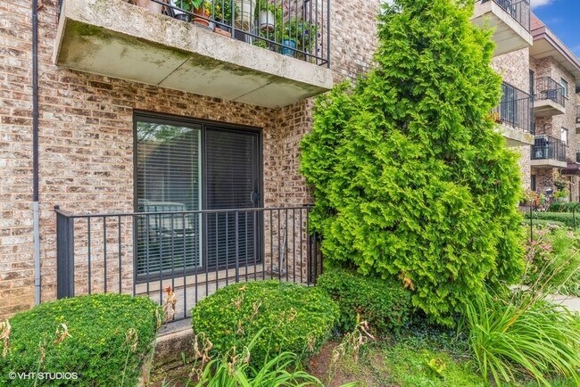 Building Photo - 5511 Chateau Dr