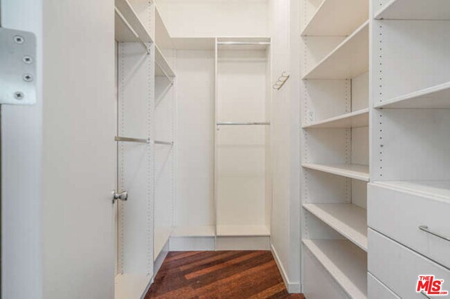 Building Photo - 2452 Penmar Ave