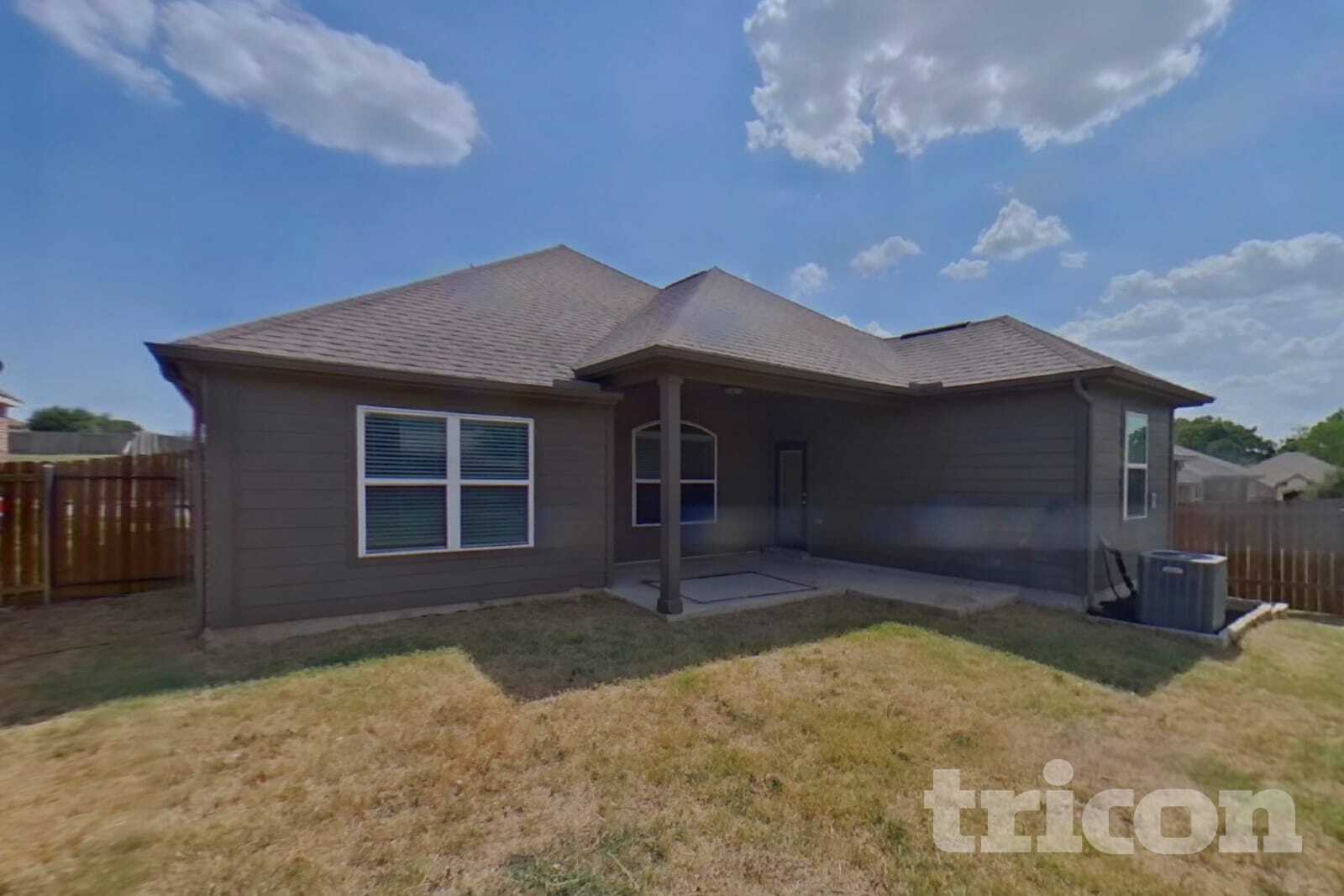 Building Photo - 2312 Redbud Dr