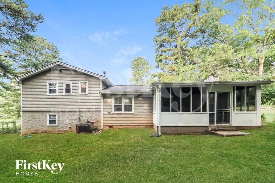 Building Photo - 4007 Wells Cir
