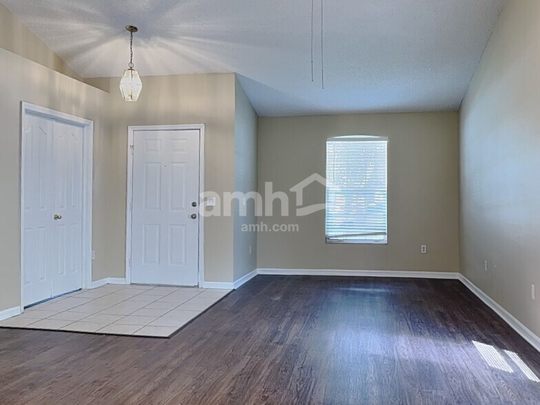 Building Photo - 5611 Brookdale Way