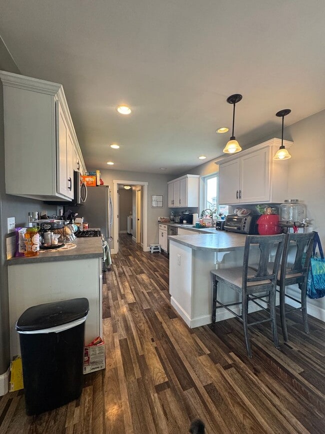 Building Photo - HUGE PET FRIENDLY Rental