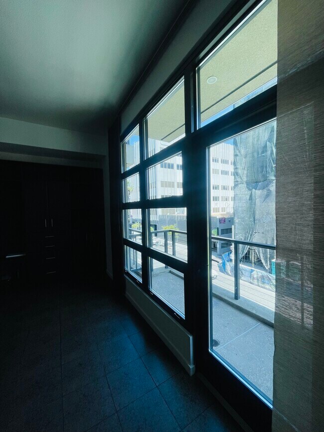 Windows! - 133 The Promenade N