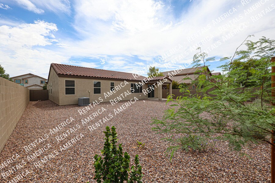 Building Photo - 1548 E Chaparral Pl