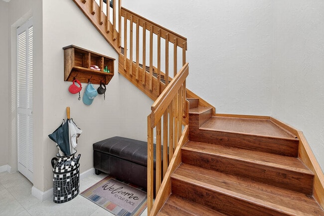 Building Photo - 9673 Shadybrook Dr