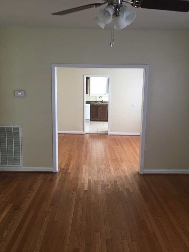 Building Photo - 3 bedroom/3 bath home