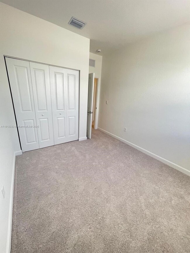 Building Photo - 1066 SE 2nd St