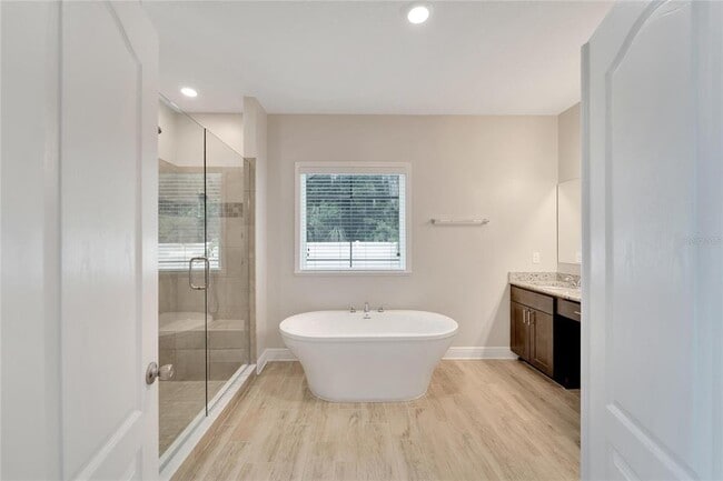 Building Photo - 3518 77 Ct E