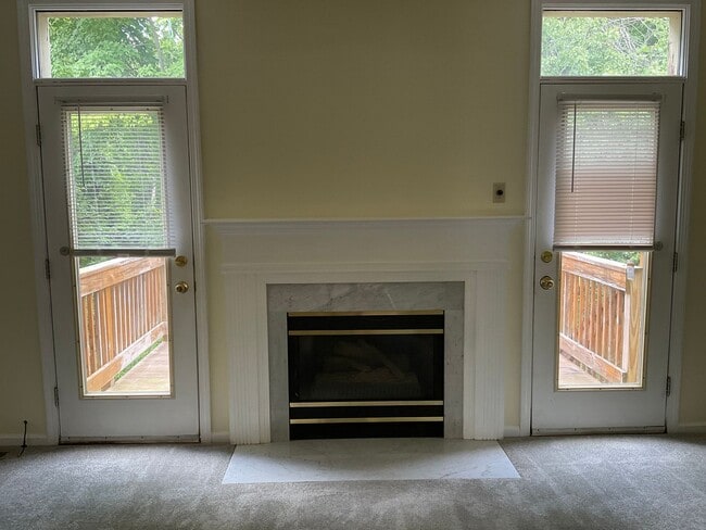 Building Photo - Luxury Townhouse at Camden Pines