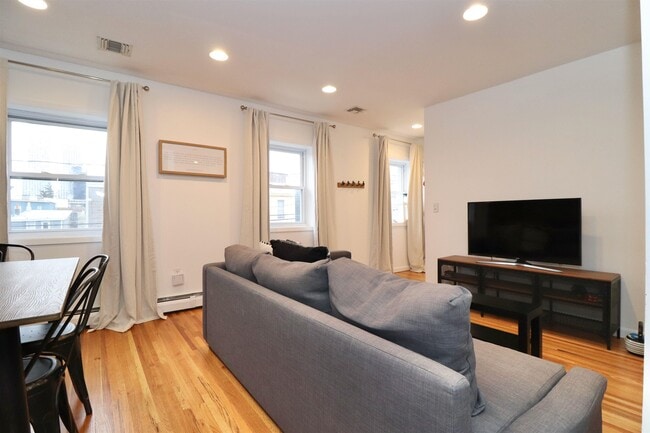 Building Photo - 206 Beacon Ave