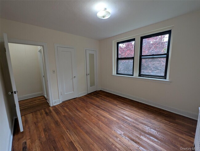 Building Photo - 3 Greenridge Ave
