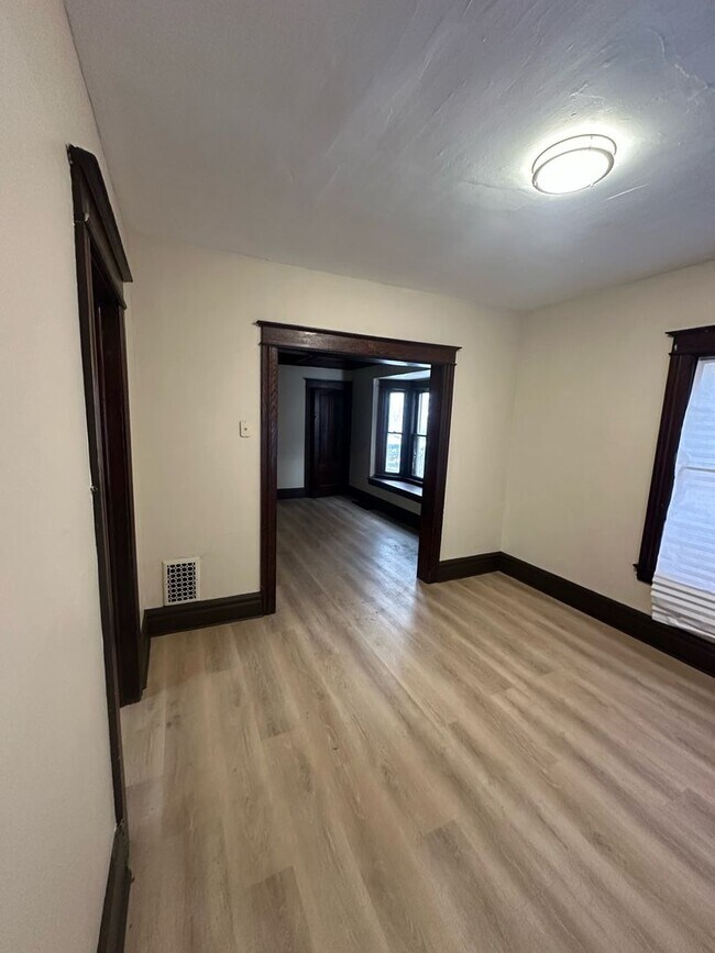 Building Photo - 37 Forester St