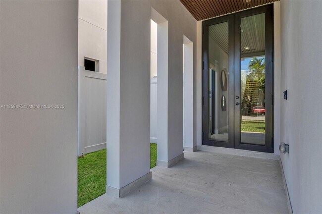 Building Photo - 921 NE 17th Terrace