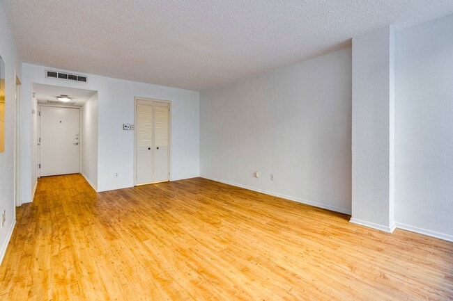 Building Photo - DOWNTOWN MID RISE - 1BD/1BA -  ALL BILLS PAID - GATED - RESERVED PARKING - $1395