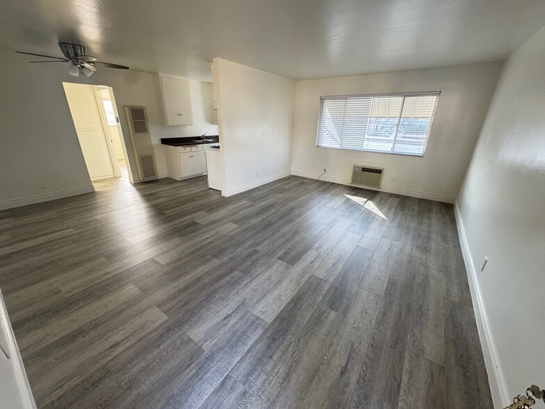 Primary Photo - Bowles Apts