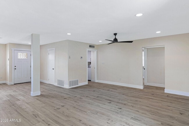 Building Photo - 3921 S Kenneth Pl