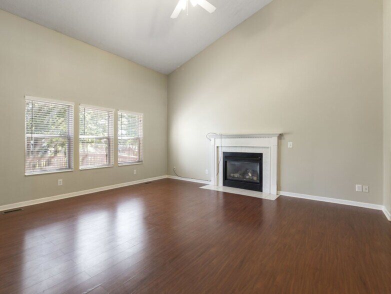 Building Photo - 8475 Amarillo Dr