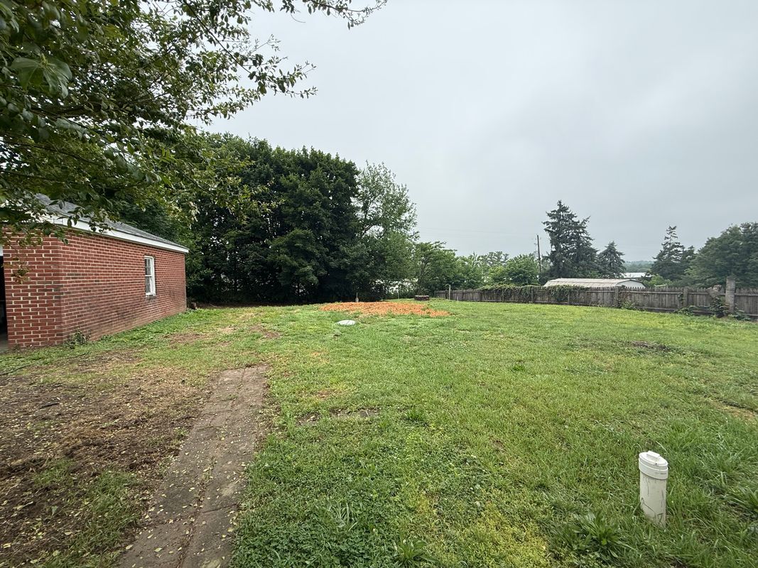 Building Photo - 129 Garber Ln