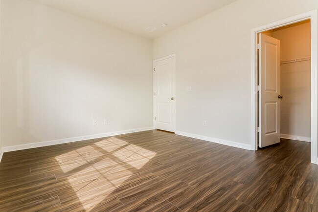 Building Photo - 245 Clydesdale Cir
