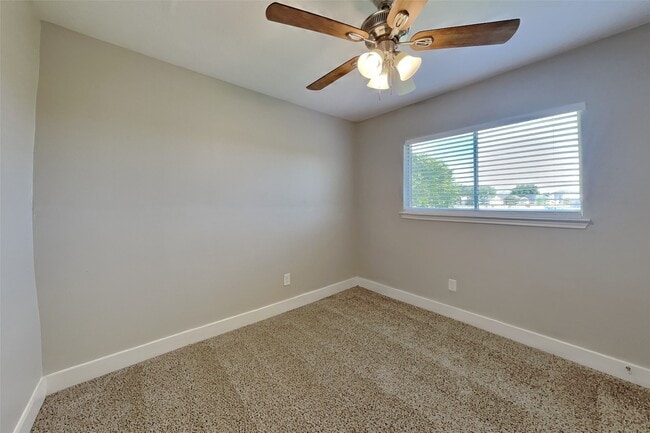 Building Photo - 5150 Summit Lodge Dr