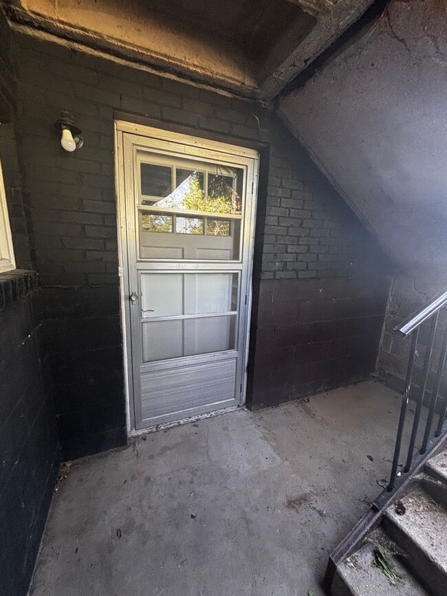 Building Photo - 1730 Converse Ave
