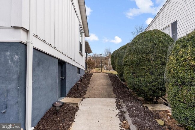 Building Photo - 516 Hollingsworth Dr