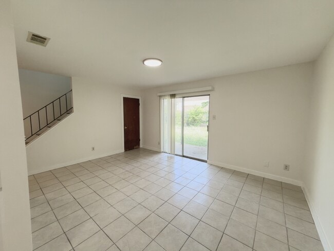 Building Photo - 2209 Mission Hill Dr
