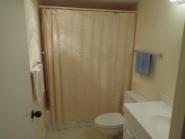 Building Photo - 5527 NE Gulfstream Way