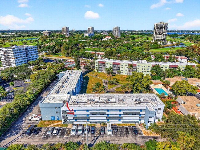 Building Photo - 1630 Embassy Dr