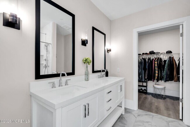 Building Photo - 218 3rd Ave