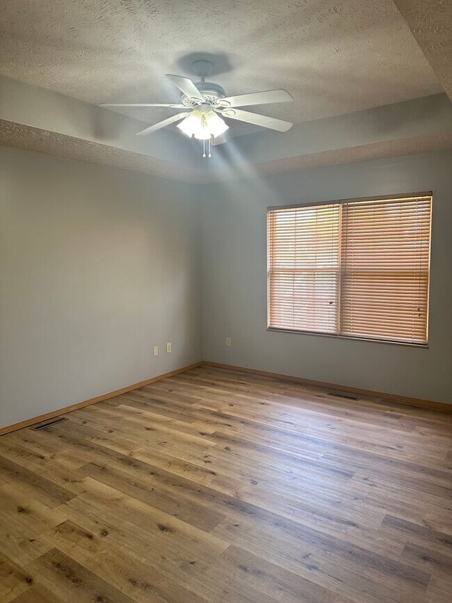 Building Photo - Beautiful Brick Home in Willard!