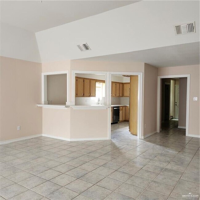 Building Photo - 22 Country Club Dr