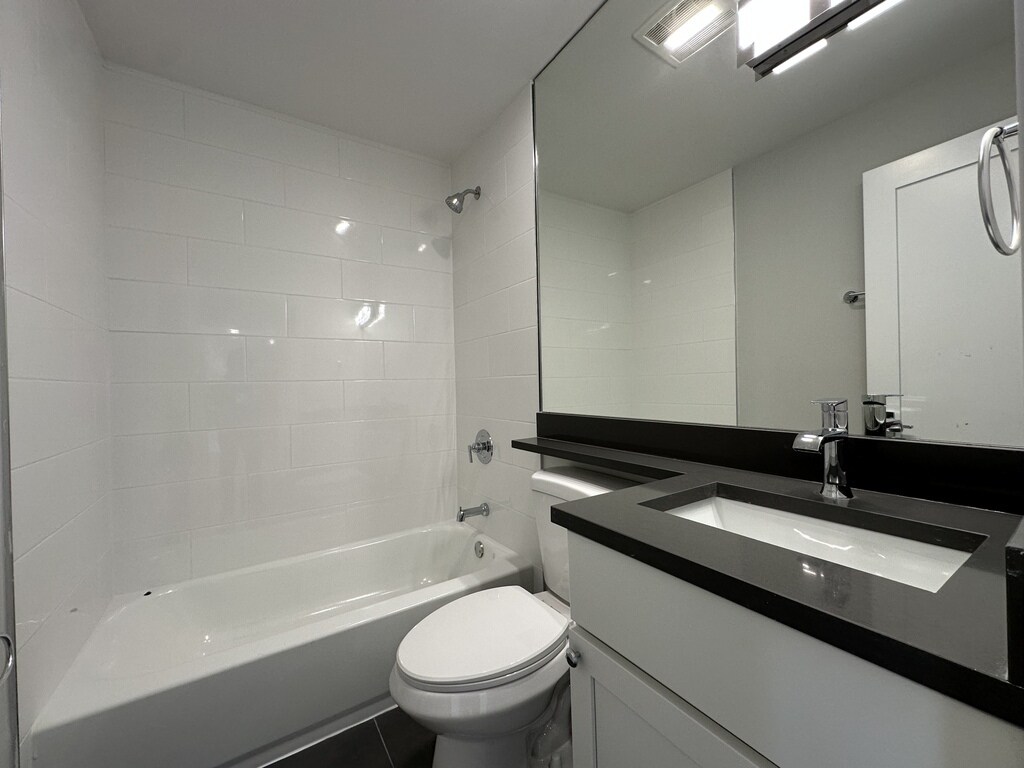 Building Photo - 535 W Aldine Ave