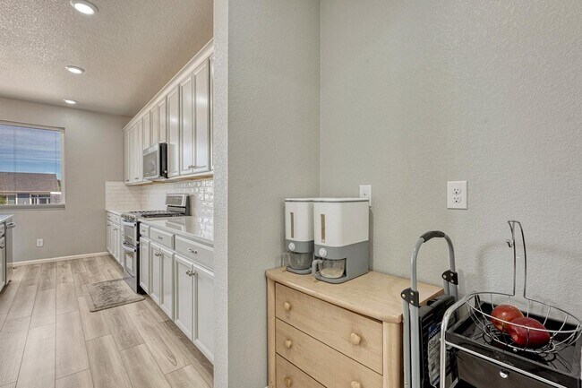 Building Photo - 18205 Marsh Wren Ave