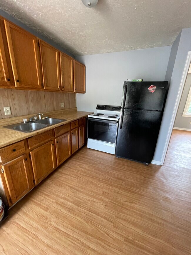 Building Photo - 41 Meadowgreen Dr