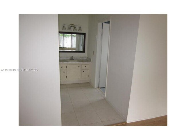 Building Photo - 11020 SW 141st Ave