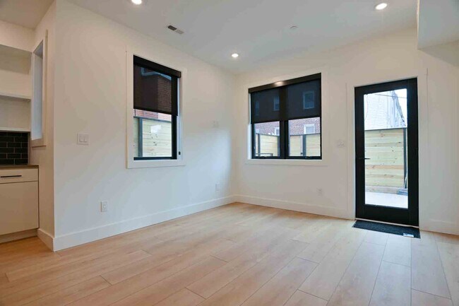 Building Photo - 2641 4th St NE