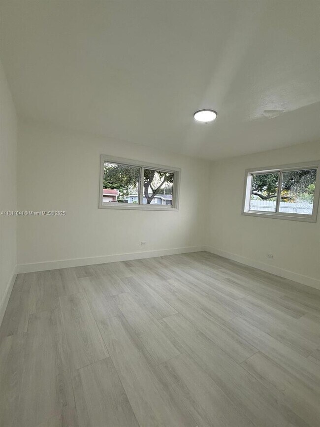 Building Photo - 651 N 73rd Ave