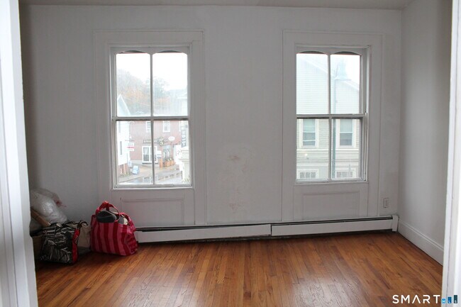 Building Photo - 45 W Main St