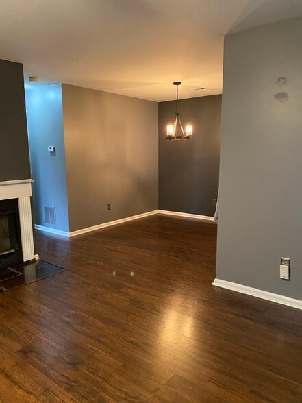 Building Photo - 425 Atlanta Ct